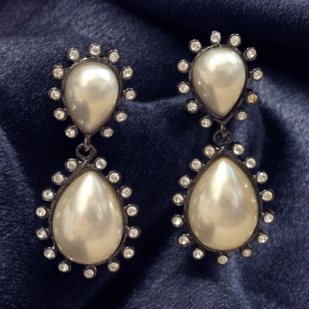 Kenneth Jay Lane Vintage Pearl Drop Earrings Clip… - image 1